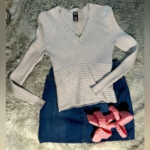 W Gray metallic V-Neck Sweater Size Small